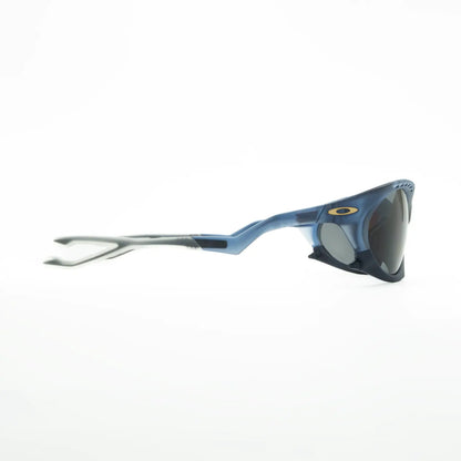 Occhiale da sole Oakley Plantaris OO9437 943709 Blu trasparente opaco